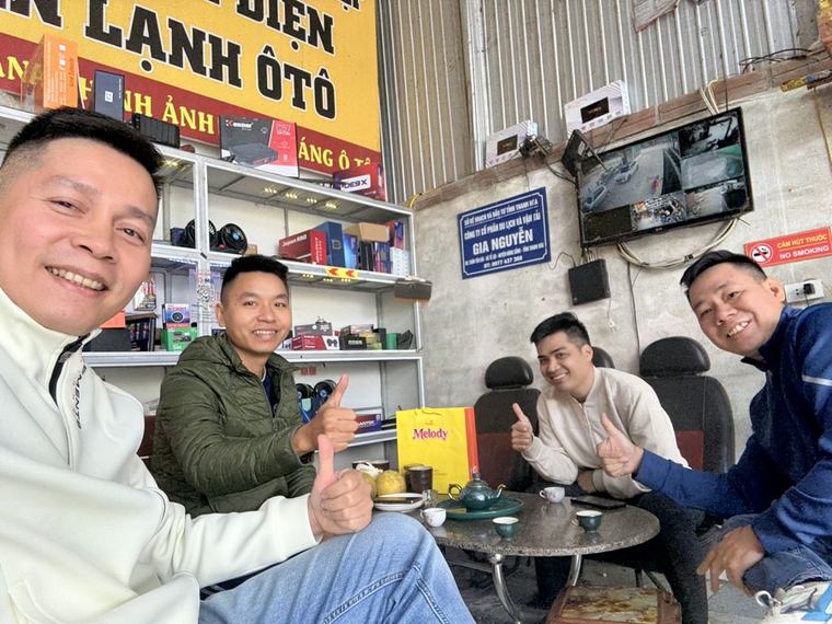 Đội TechGlobal gặp gỡ đại lý