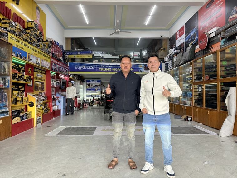 Showroom phụ kiện của đại lý